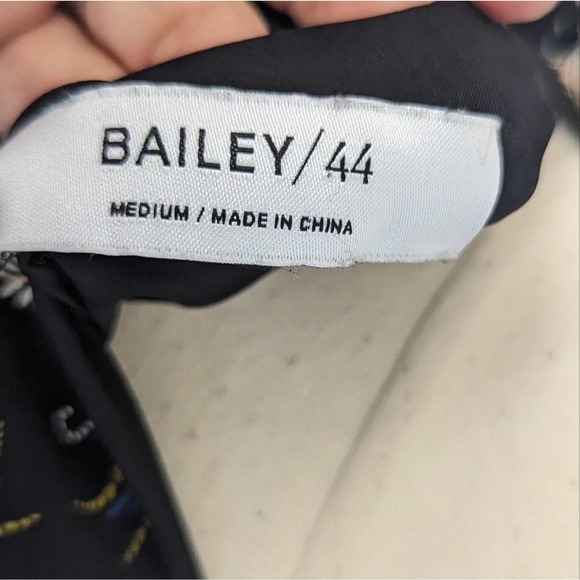 Bailey44 Wrap Blouse Puff Sleeve Floral Black Crop Blouse with Tie Front Medium - Picture 7 of 9